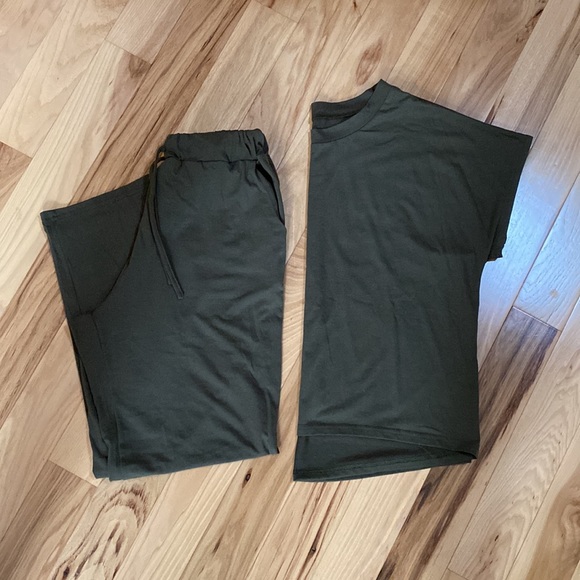 Batwing Sleeve Tee With Drawstring Waist Pants - Picture 4 of 7